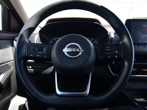 Used 2023 Nissan Rogue SV AWD/4WD image 17