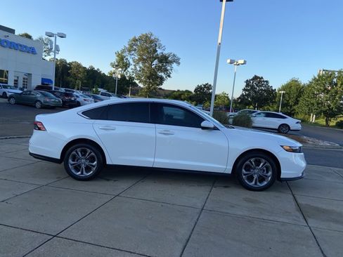 Used 2024 Honda Accord EX image 19