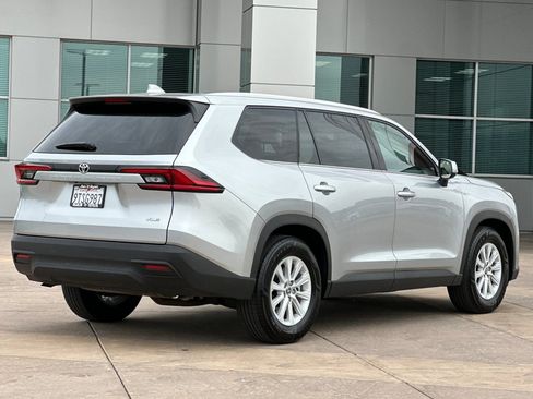 Used 2025 Toyota Grand Highlander FWD image 4