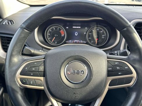 Used 2018 Jeep Cherokee Limited image 22