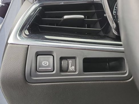 Used 2022 Cadillac XT6 Premium Luxury FWD image 32