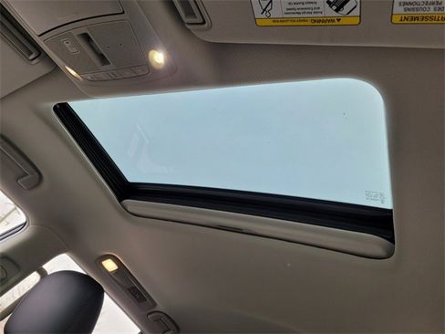 Used 2024 Nissan Armada SL w/ Captain's Chairs Package image 9