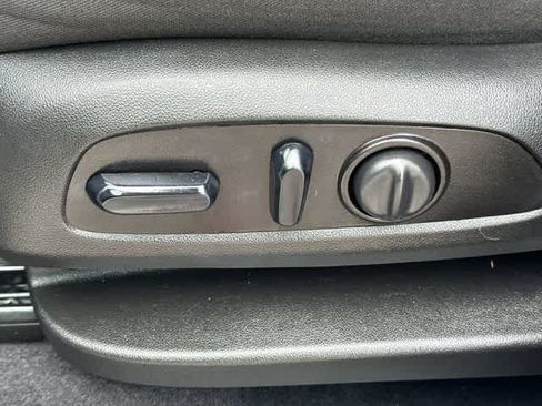 Used 2021 Chevrolet Equinox LT FWD image 15