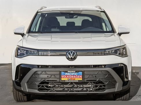 New 2025 Volkswagen Taos SE image 2