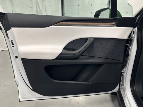 Used 2022 Tesla Model X AWD/4WD image 8