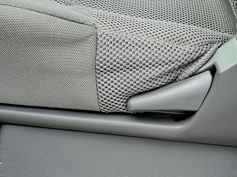 Used 2018 Nissan Frontier SV image 14