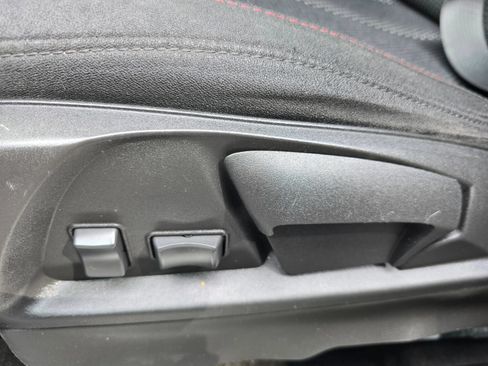 Used 2017 Chevrolet Equinox LT FWD image 23