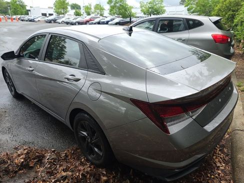 Used 2023 Hyundai Elantra SEL FWD image 4
