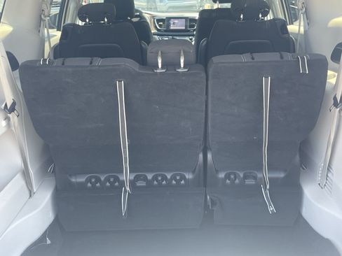 Used 2023 Chrysler Voyager LX FWD image 30