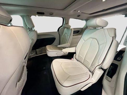 Used 2019 Chrysler Pacifica Limited image 23