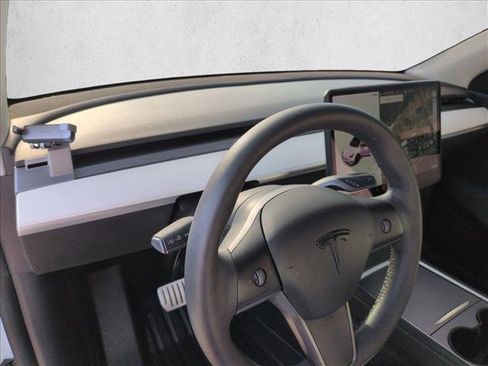 Used 2022 Tesla Model Y Performance image 10