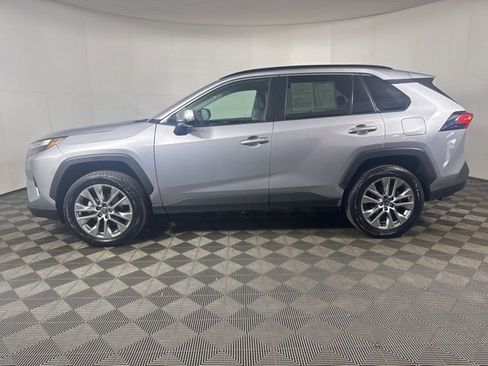 Used 2023 Toyota RAV4 XLE Premium image 7