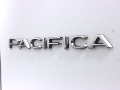 Used 2022 Chrysler Pacifica Touring-L w/ Uconnect Theater Family Group FWD image 40