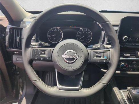 Used 2023 Nissan Pathfinder SV FWD image 11