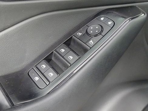 Used 2024 Nissan Rogue S image 17