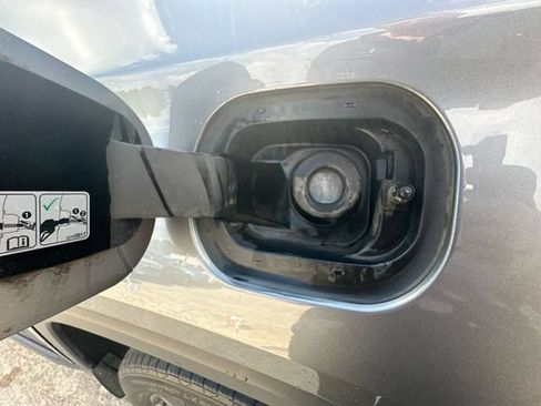 Used 2020 Chevrolet Traverse RS w/ LPO, 'HIT The Road' Package AWD/4WD image 43