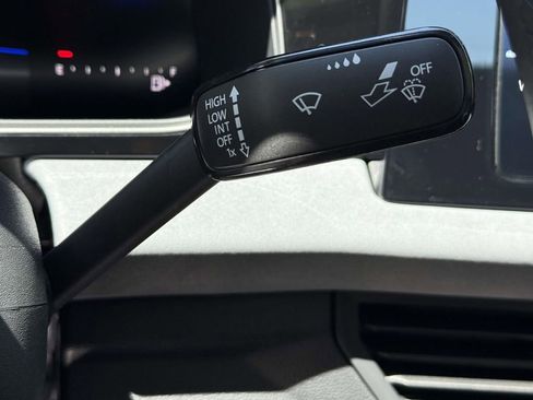 Used 2025 Volkswagen Jetta SE FWD image 27