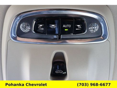 Used 2021 Volvo XC60 T5 Momentum w/ Premium Package image 18