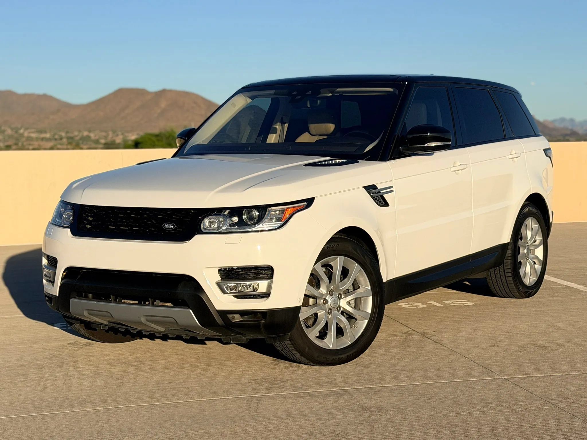 Used 2017 Land Rover Range Rover Sport HSE AWD/4WD image 16