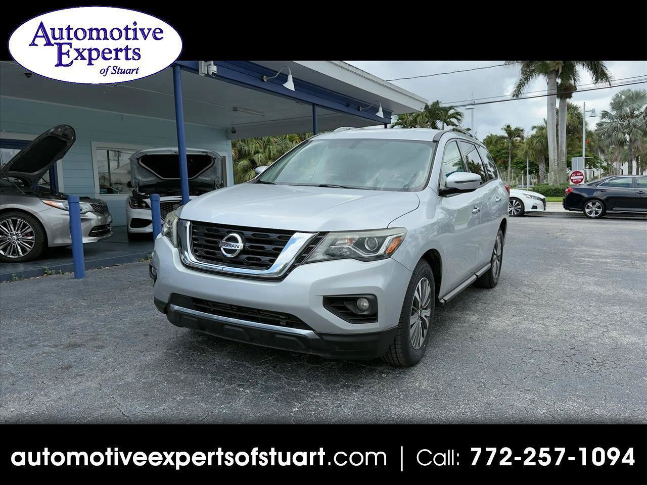 Used 2017 Nissan Pathfinder SV FWD image 1