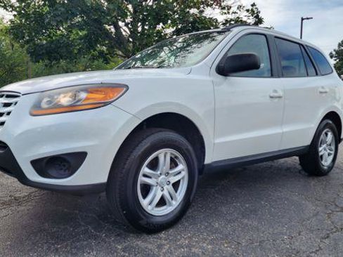 Used 2010 Hyundai Santa Fe GLS FWD image 1