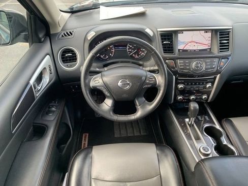 Used 2020 Nissan Pathfinder SL image 16