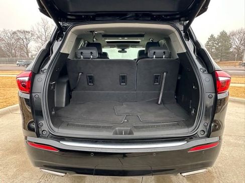 Used 2021 Buick Enclave Essence w/ Sport Touring Edition image 18