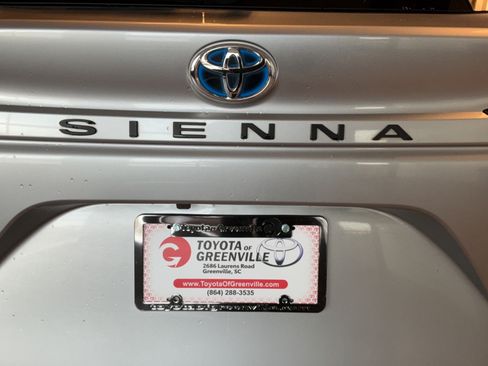 Certified 2025 Toyota Sienna XLE FWD image 47
