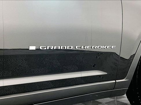 Used 2023 Jeep Grand Cherokee Limited AWD/4WD image 14