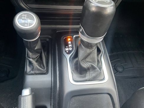 Used 2020 Jeep Wrangler Unlimited Sahara image 28