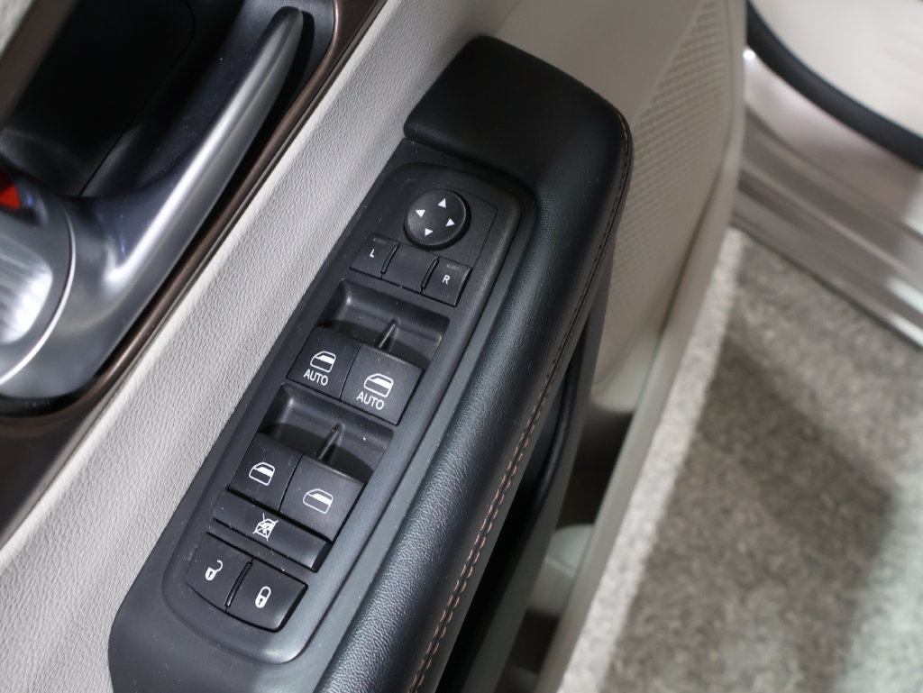 Used 2018 Chrysler Pacifica Touring Plus FWD image 15