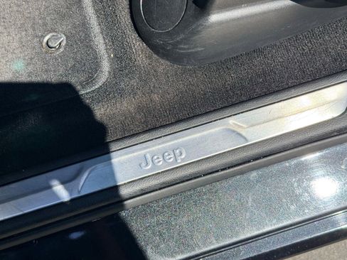 Used 2014 Jeep Grand Cherokee Overland AWD/4WD image 23