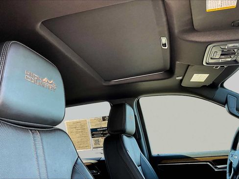 Used 2024 Chevrolet Silverado 1500 High Country w/ High Country Premium Package AWD/4WD image 14