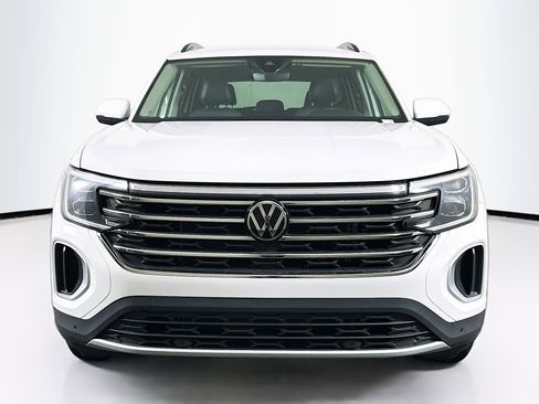 Used 2025 Volkswagen Atlas SE FWD image 2