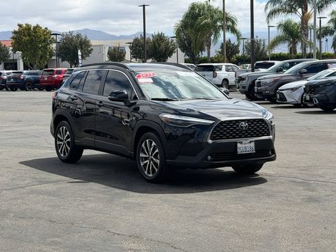 Used 2023 Toyota Corolla Cross XLE FWD image 3