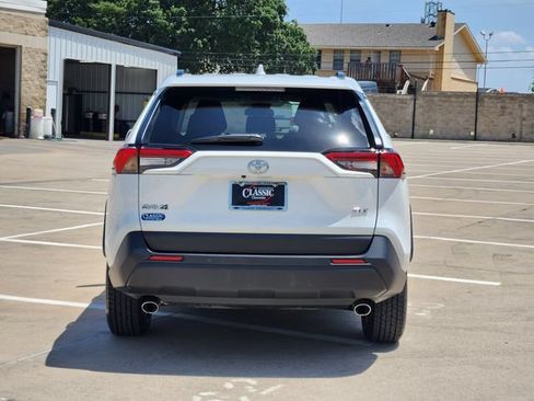Used 2025 Toyota RAV4 XLE FWD image 13