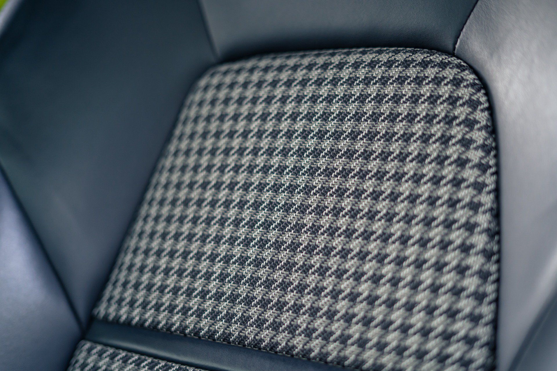 Used 2020 Porsche Cayenne Turbo AWD/4WD image 16
