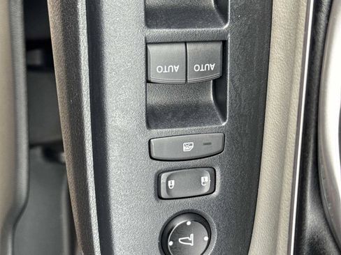 Used 2017 Honda CR-V EX image 18