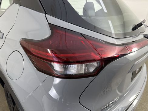 Used 2024 Nissan Kicks SR w/ SR Premium Package FWD image 30