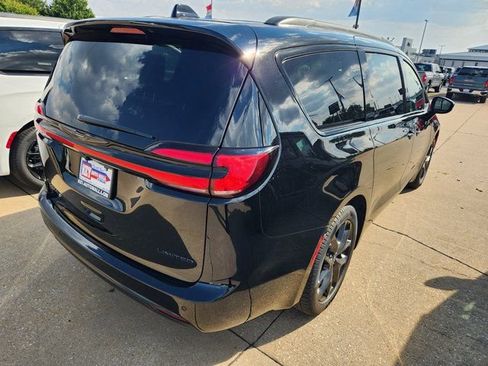 New 2026 Chrysler Pacifica Limited w/ S Appearance Package image 4