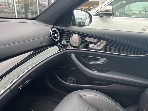 Used 2023 Mercedes-Benz E 350 Sedan image 6