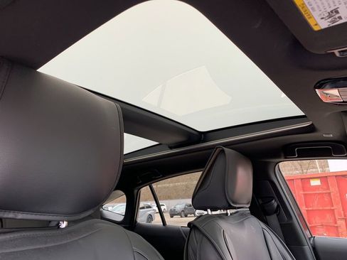 Used 2023 Toyota Venza Limited image 19