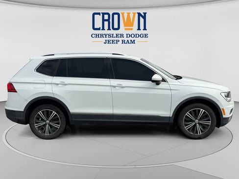 Used 2018 Volkswagen Tiguan SEL FWD image 2