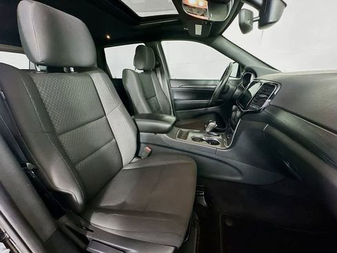 Used 2019 Jeep Grand Cherokee Laredo RWD image 15