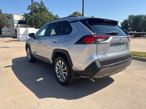Used 2019 Toyota RAV4 Limited w/ Cold Weather Package FWD image 14