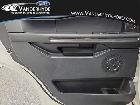 Used 2022 Ford Expedition Limited image 11