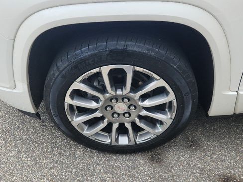 Used 2023 GMC Acadia Denali w/ Denali Technology Package AWD/4WD image 14