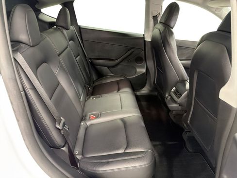 Certified 2021 Tesla Model Y Long Range AWD/4WD image 11