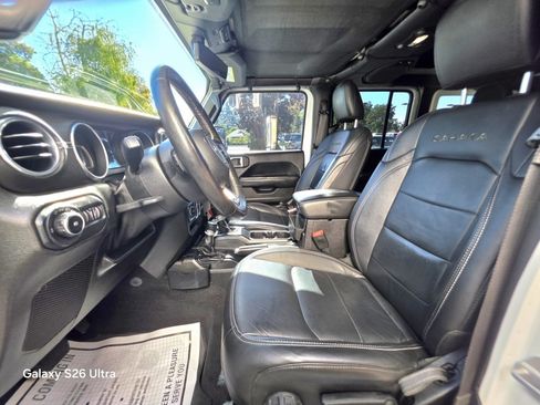 Used 2018 Jeep Wrangler Unlimited Sahara AWD/4WD image 15