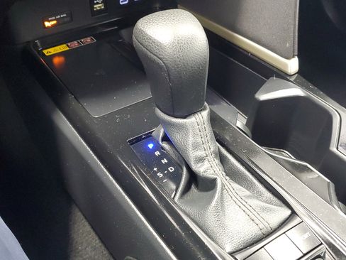Used 2025 Toyota Camry LE FWD image 31